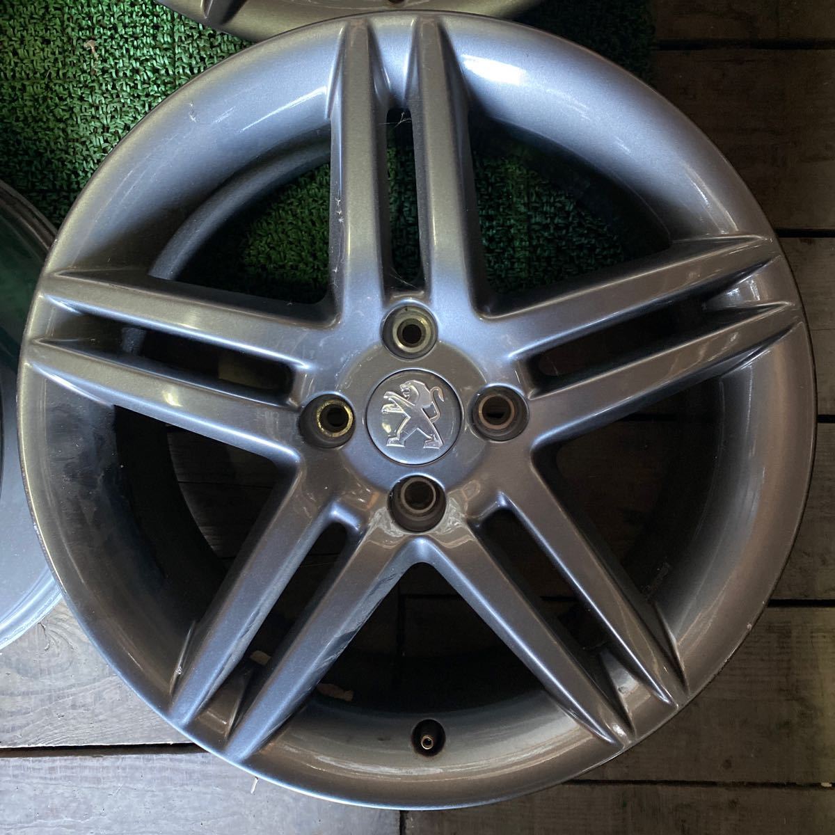 PEUGEOT プジョー純正ホイール 17インチ 17×7.5J OFF;+32 PCD:108-4H ハブ径;約65mm 傷あり、ガリ傷あり、錆びあり 4本 _画像4