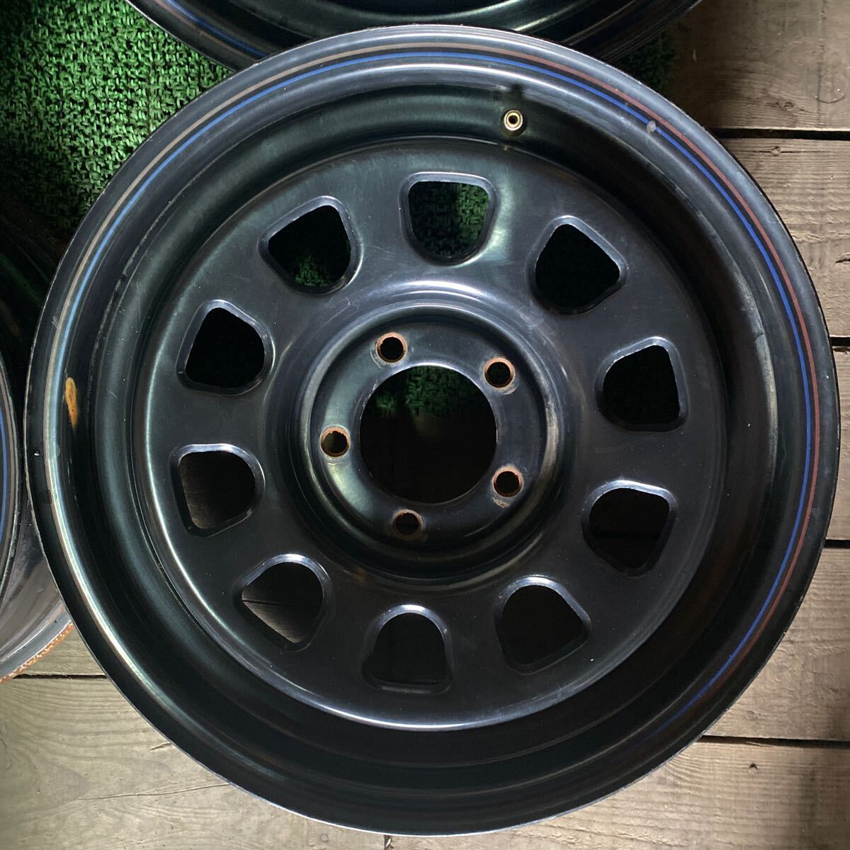 鉄ホイール 16インチ 16×7J OFF;+35 PCD;114.3-5H ハブ径;約85mm 傷あり、錆びあり 4本の画像4