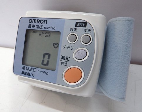 美品 OMRON オムロン HEM-642 デジタル 自動血圧計/手首式_画像2