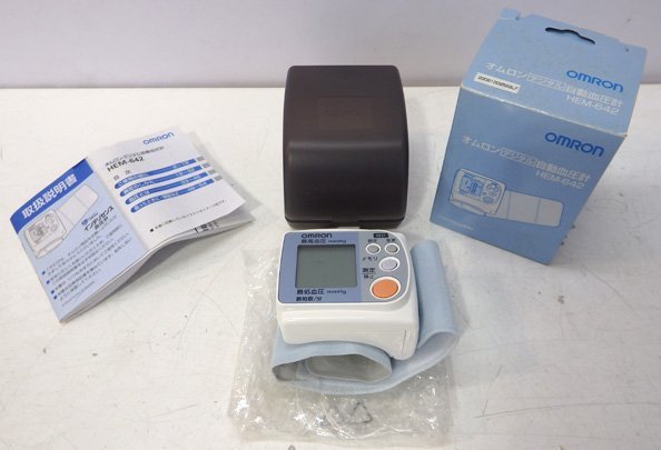 美品 OMRON オムロン HEM-642 デジタル 自動血圧計/手首式_画像1