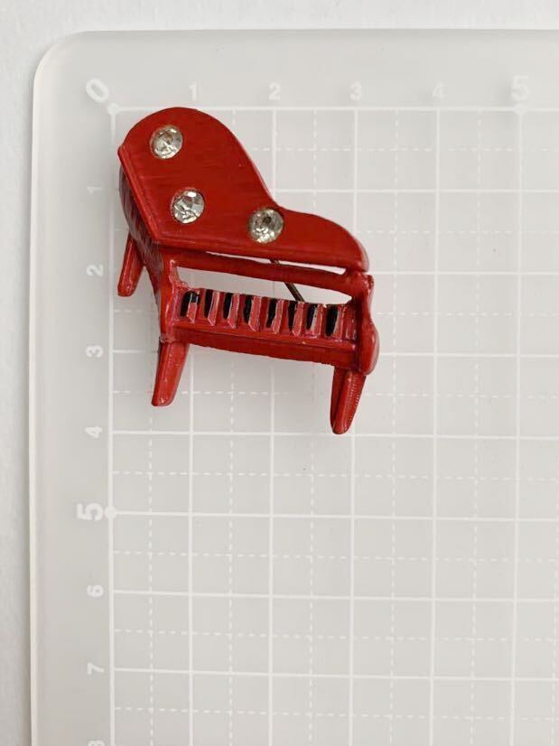 【USED】レトロ　赤いピアノ　可愛い　ブローチ　昭和レトロ　レトロポップ_画像5
