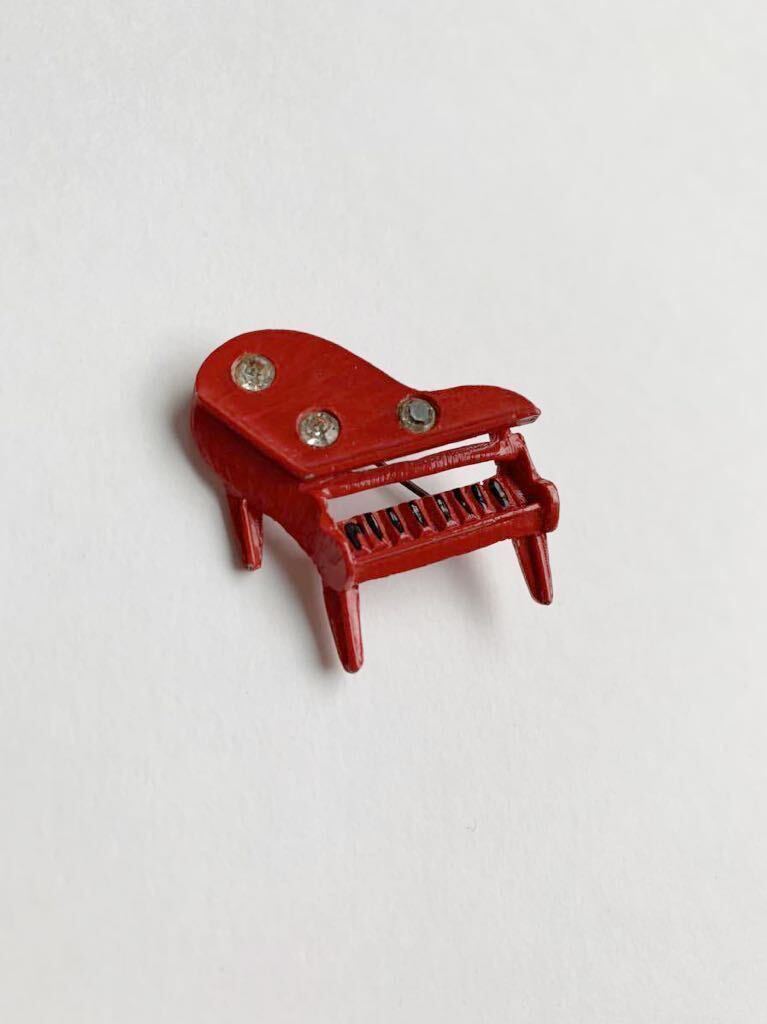 【USED】レトロ　赤いピアノ　可愛い　ブローチ　昭和レトロ　レトロポップ_画像2