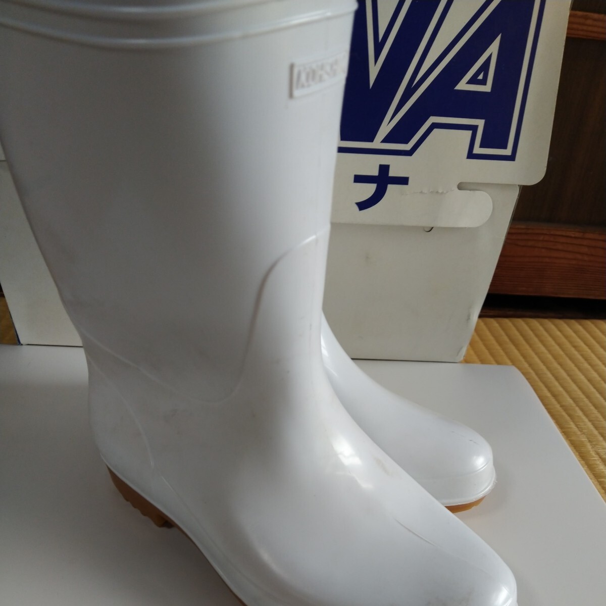 ベタベタ処分特価！日本製弘進ゴムのゾナG3耐油長靴ホワイト　未使用品ですが在庫期間が長いため表面がベタベタしているため、特別価格です