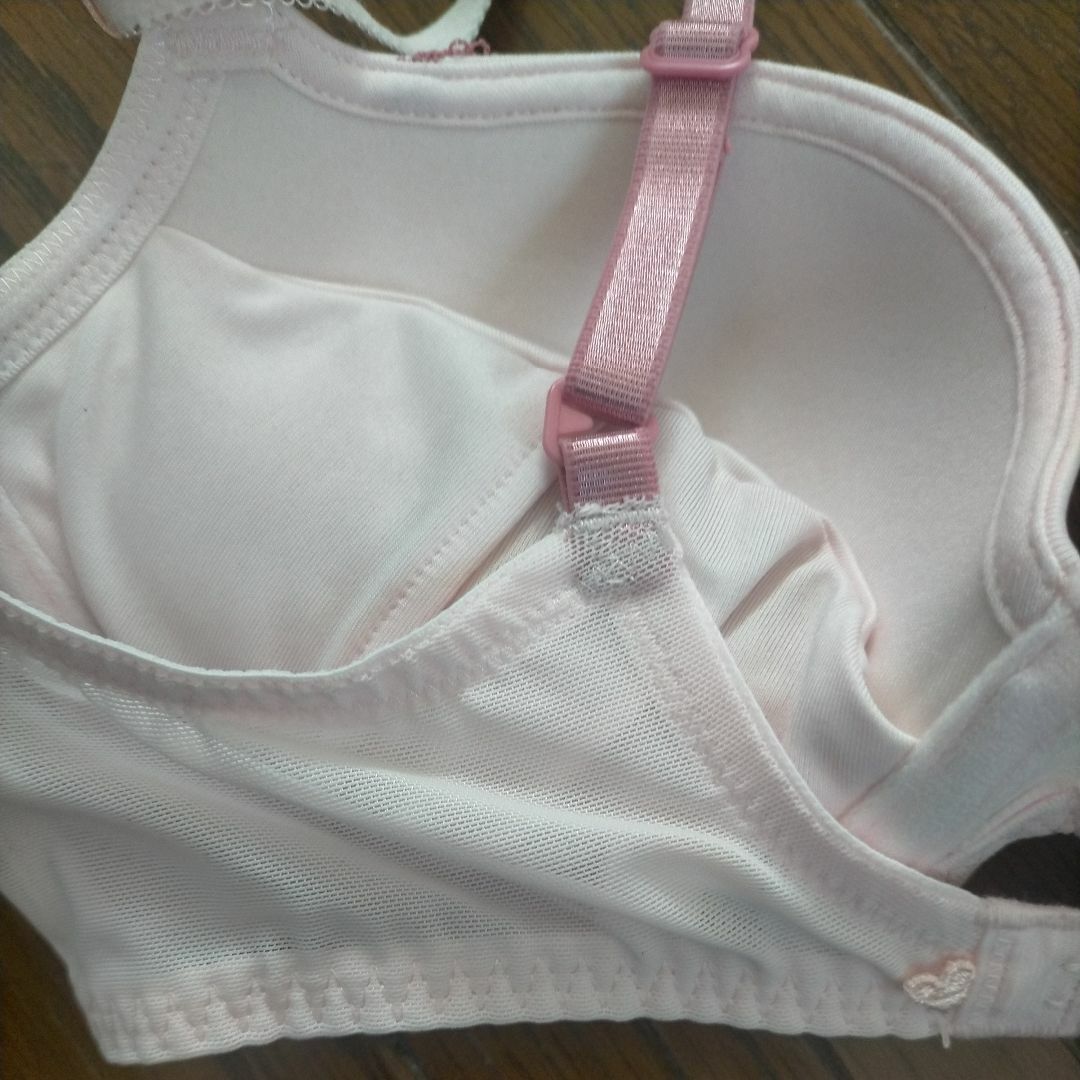 トリンプ　アモスタイル　ワイヤーブラジャー　Ｂ６５/D６５　新品　花