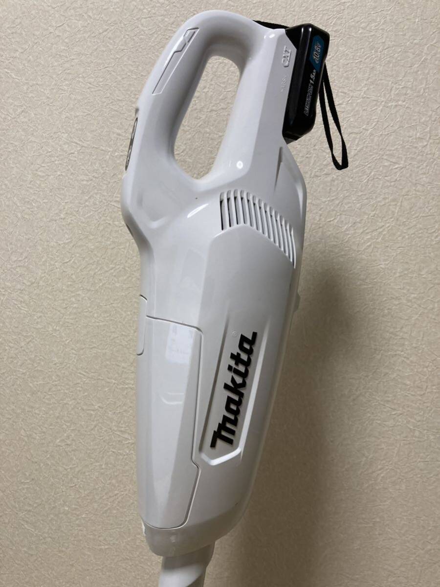  used good goods makita cordless vacuum cleaner CL107FD Makita rechargeable cleaner independent stand paper pack 8 piece attaching 