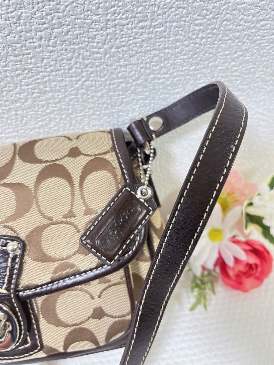 【美品】COACH コーチ ショルダーバッグ 斜め掛け シグネチャー ターンロック キャンバス×レザー チャーム付き