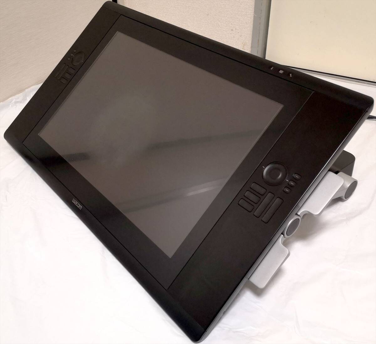 ★ワコム 液晶ペンタブレット 24.1型 Cintiq 24HD DTK-2400/K 【箱付き】【ペン付き】【動作確認済み】★_画像3