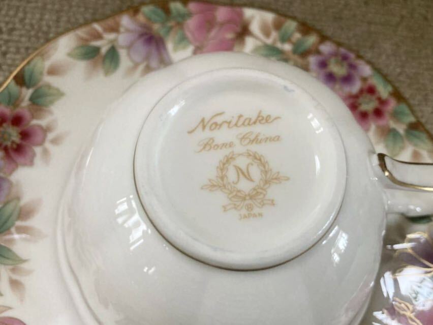 Noritake ノリタケボーンチャイナ ピンク花柄カップ &ソーサー3客セット/洋食器 /金彩の画像4