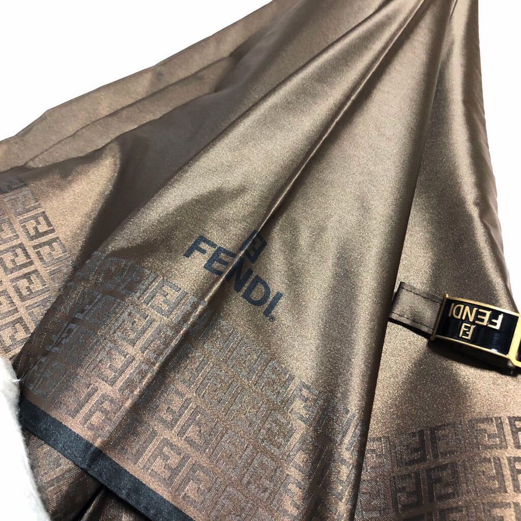 【フェンディ】本物 FENDI 傘 ズッキーノ柄 FFロゴ模様 全長91cm 雨傘 アンブレラ 雨具 長傘 メンズ レディース_画像9