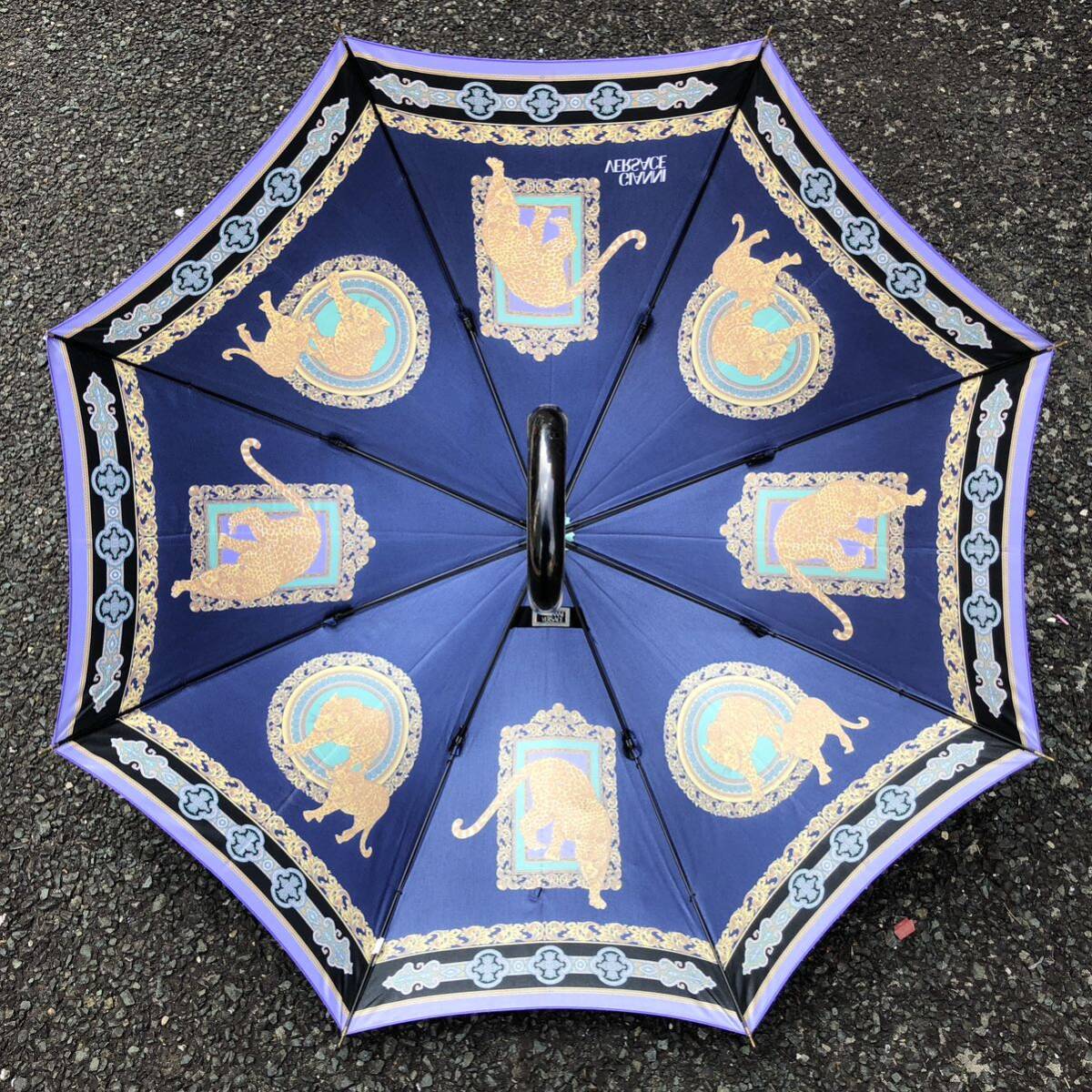 未使用品【ヴェルサーチェ】本物 GIANNI VERSACE 傘 バロック模様 パンサー 全長88cm 雨傘 アンブレラ 雨具 長傘 メンズ レディース 日本製_画像6