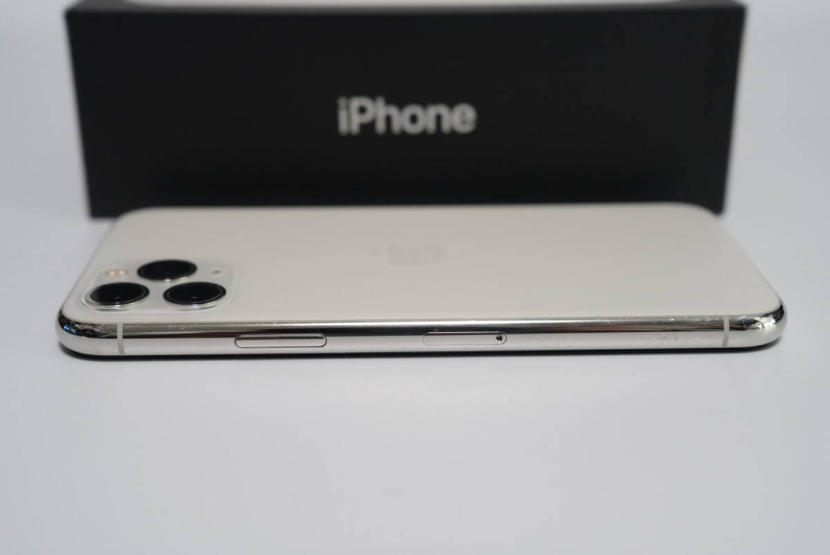 ★送料無料 iPhone 11 Pro Silver 256GB ドコモ 中古 MWC8J/A シムロック解除済 ★の画像6