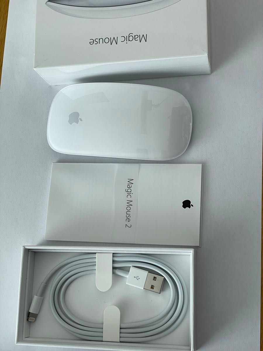 美品　Apple マジックマウス Magic Mouse2 ホワイトケーブル　化粧箱