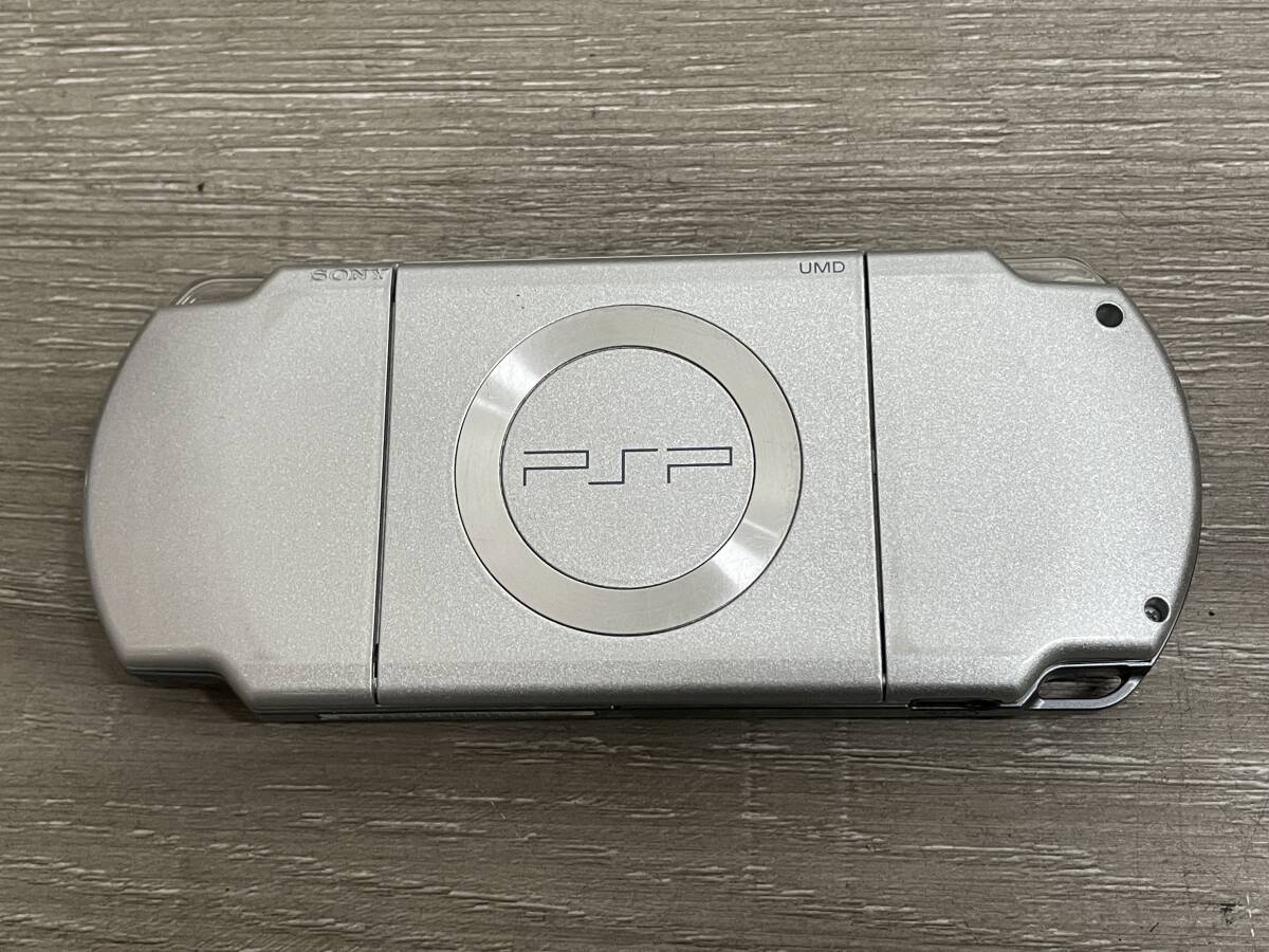 ☆ PSP ☆ プレイステーションポータブル PSP-2000 アイスシルバー 動作品 本体 バッテリー アダプター 箱 説明書 付属 SONY 2218_画像5