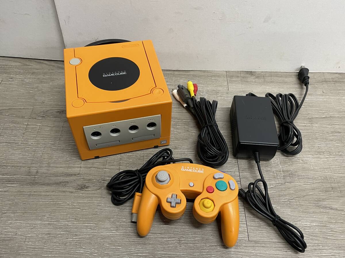 ☆ GC ☆ ゲームキューブ オレンジ 本体 動作品 本体 コントローラー アダプター ケーブル 付属 Nintendo GAME CUBE 任天堂 4454_画像1