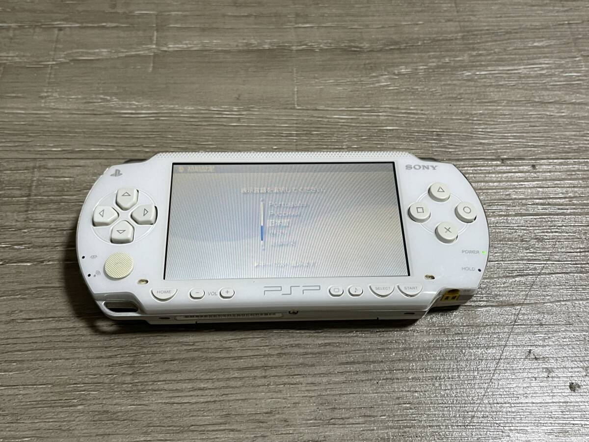 ☆ PSP ☆ プレイステーションポータブル PSP-1000 ホワイト 動作品 本体のみ Playstation Portable SONY バッテリー欠品 0927_画像1