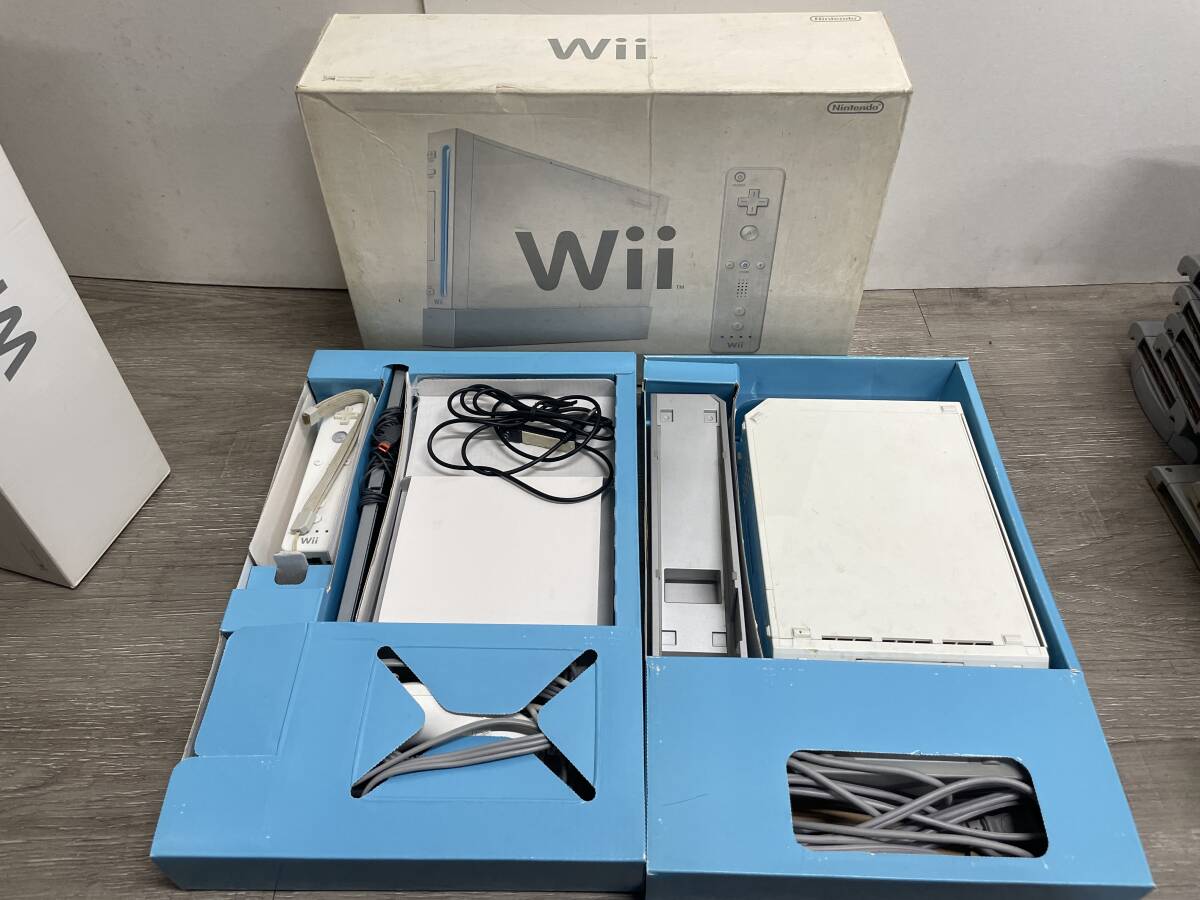 ☆ Wii ☆ Nintendo Wii 本体 まとめ売り 7台 未チェック ジャンク Wiiリモコン センサーバー ヌンチャク シロ バランスボード 任天堂_画像7