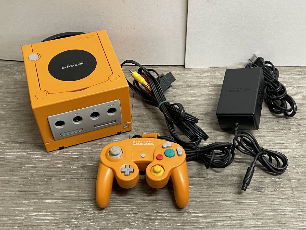 ☆ GC ☆ ゲームキューブ オレンジ 動作品 本体 コントローラー アダプター ケーブル 付属 Nintendo GAMECUBE ニンテンドー 任天堂 6460_画像1