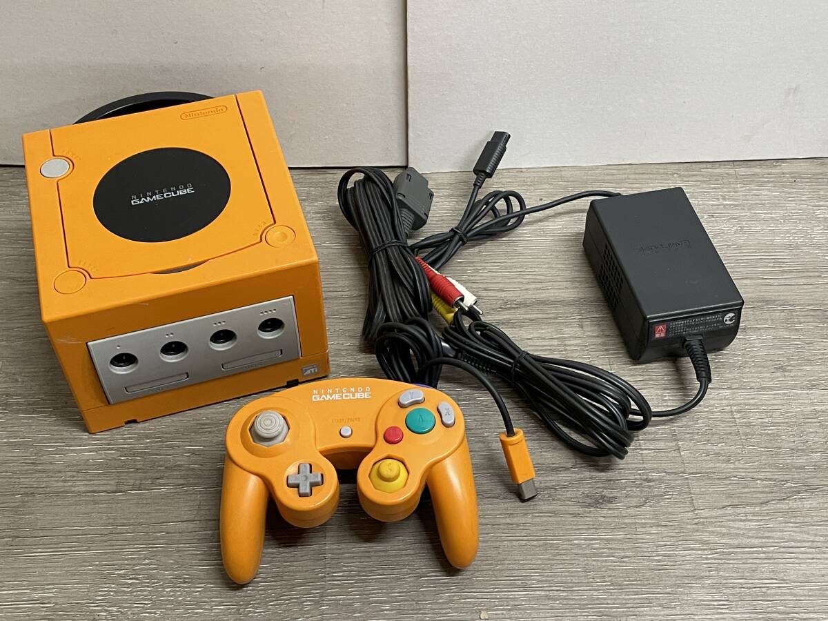 ☆ GC ☆ ゲームキューブ オレンジ 動作品 本体 コントローラー アダプター ケーブル 付属 Nintendo GAMECUBE ニンテンドー 任天堂 5507_画像1