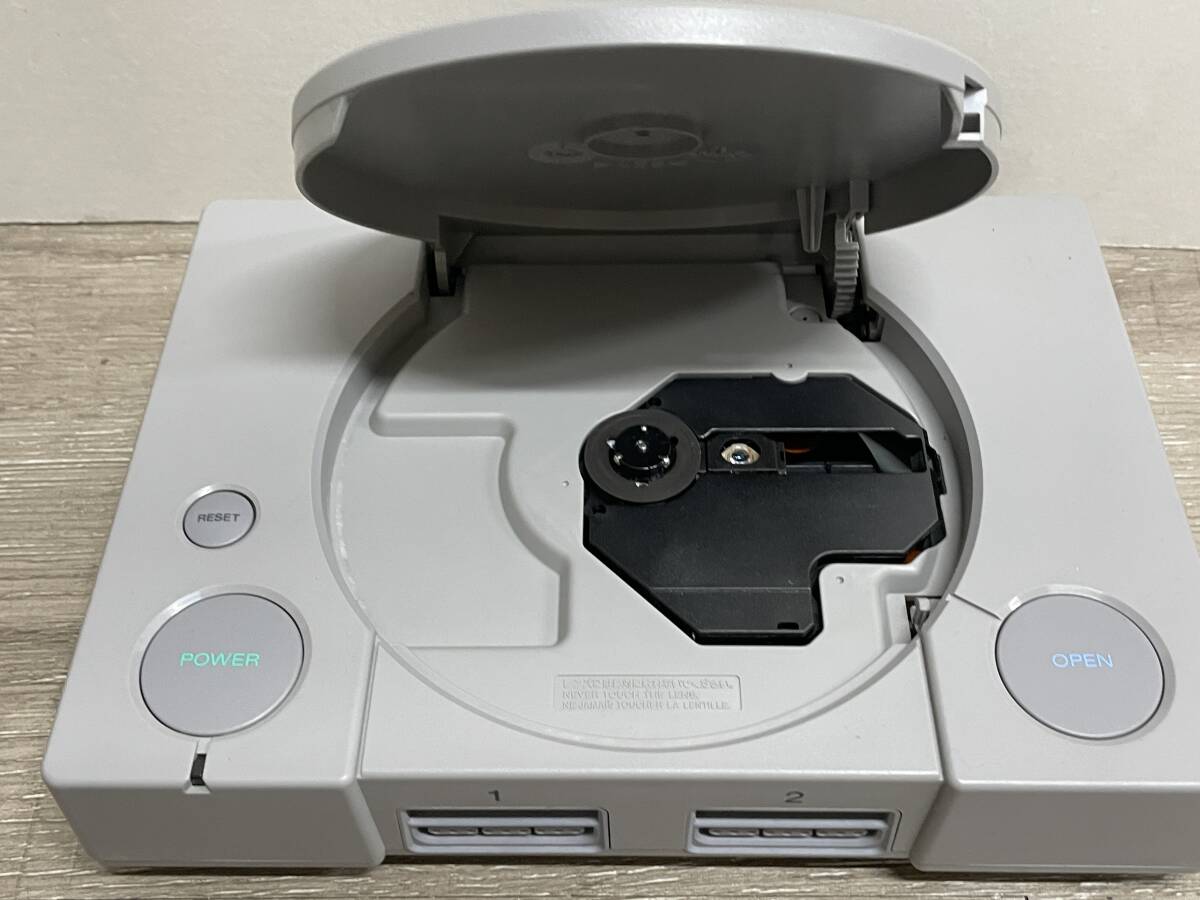 ☆ PS ☆ プレイステーション SCPH-7000 動作品　本体 コントローラー 付属　Playstation 初代プレステ SONY 5840_画像6