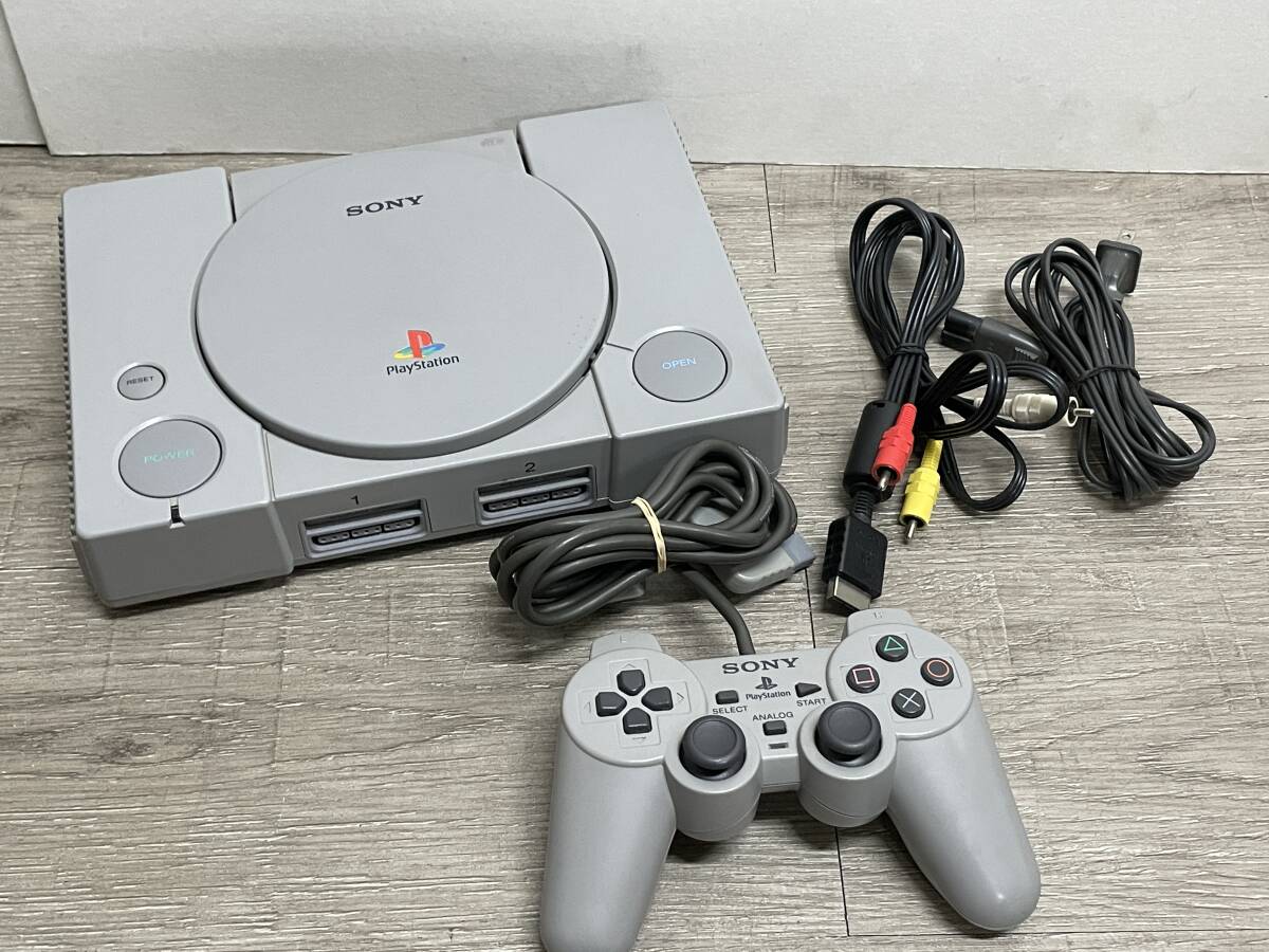 ☆ PS ☆ プレイステーション SCPH-7000 動作品　本体 コントローラー 付属　Playstation 初代プレステ SONY 7113_画像1