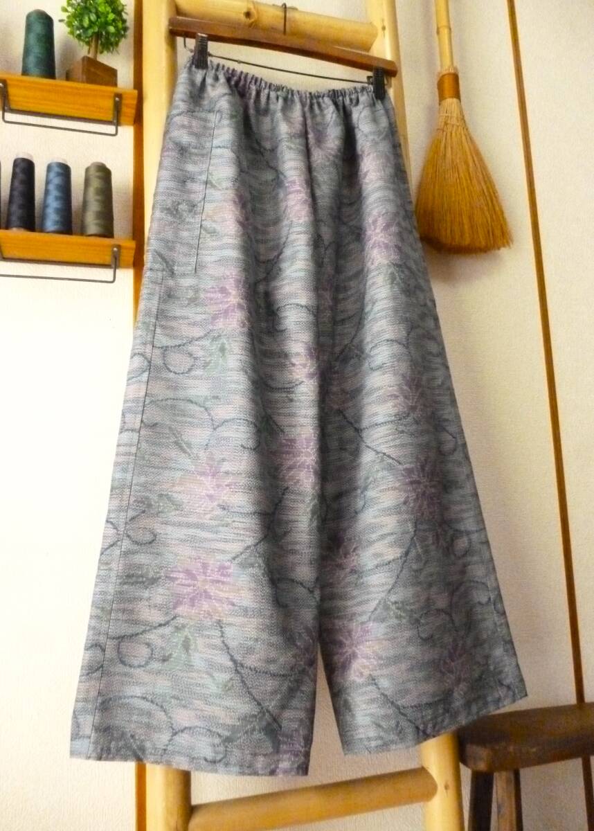 鎌倉まるか堂　着物リメイク　紬　鉄線花に薄紫藍のゆるり　●絹　●ゆったりシルエット　●セミワイドパンツ　●洗濯OK　_穿いてみるとスッキリストレートな感じです