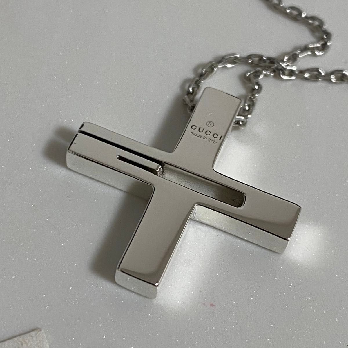 GUCCI 新品同様品 G刻印クロスネックレス 925silver 極美品 GUCCI 新品同様品 G刻印クロスネックレス 925silver 極美品