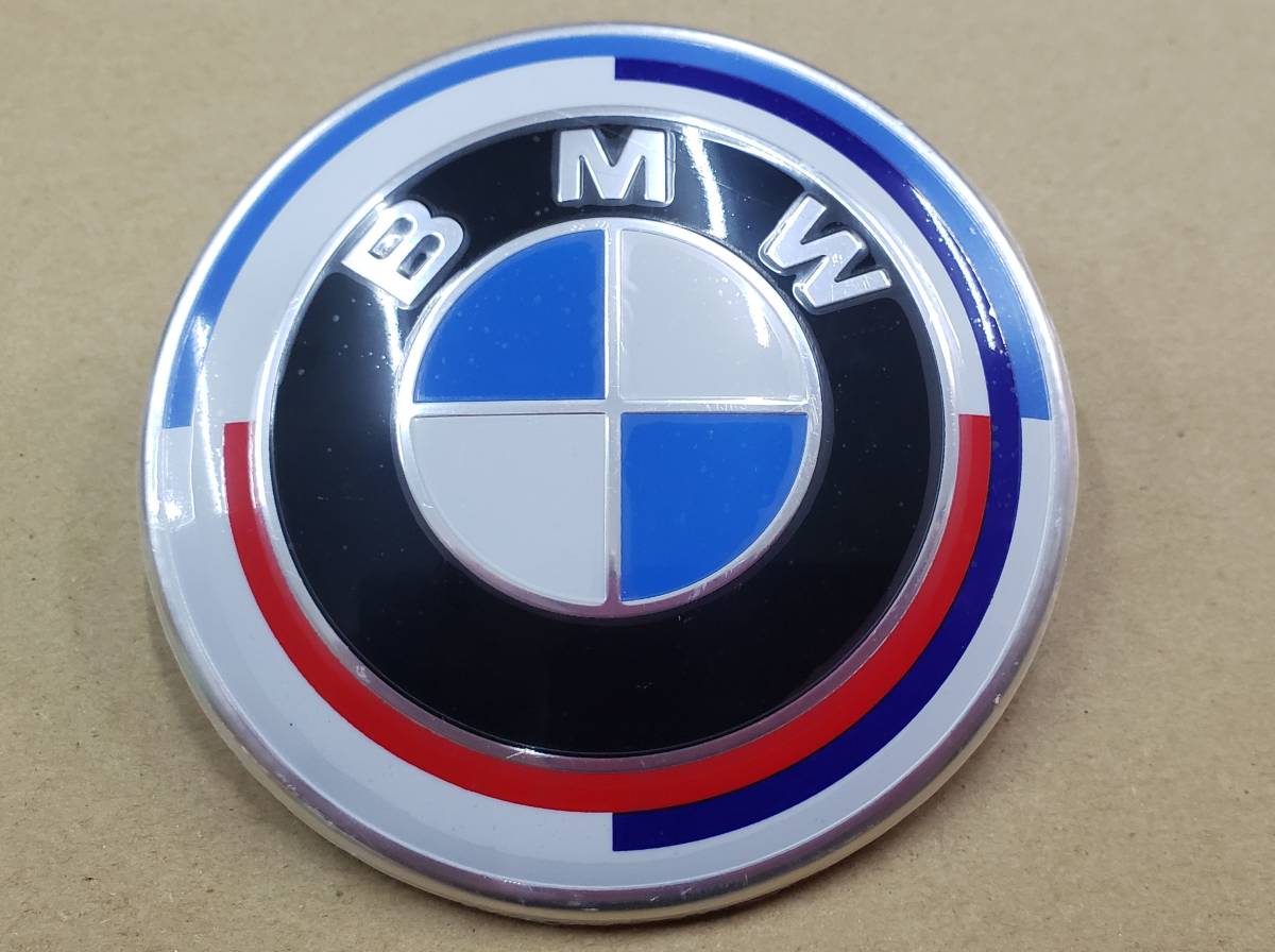 BMW 50th エンブレム ボンネット 82mm 新型 50周年 M クラシック E36E64E60E61E65E66E70E71E81E83E85E87E89E90E91E92F10F06F30F20F15の画像1
