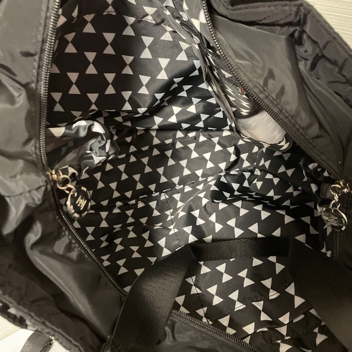 ティアティア　マザーズバッグ　美品　巾着　ショルダー付き　黒　大容量　ジムバッグ　軽量 2way ショルダーバッグ　トートバッグ