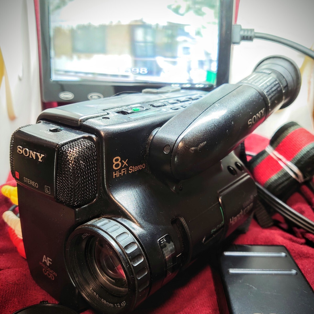 335【Video8テープ/再生/外部出力OK】SONY ビデオカメラ Handycam CCD-TR75 ソニー 本体 ACバッテリー充電器 他 箱付き ダビング等にの画像1