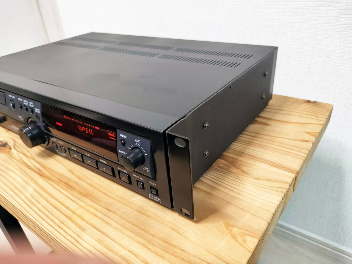 TASCAM TEAC タスカム ティアック 業務用 CDレコーダー CD-RW750 通電確認！ジャンク！部品取り、修理できる方に！送料無料！の画像2