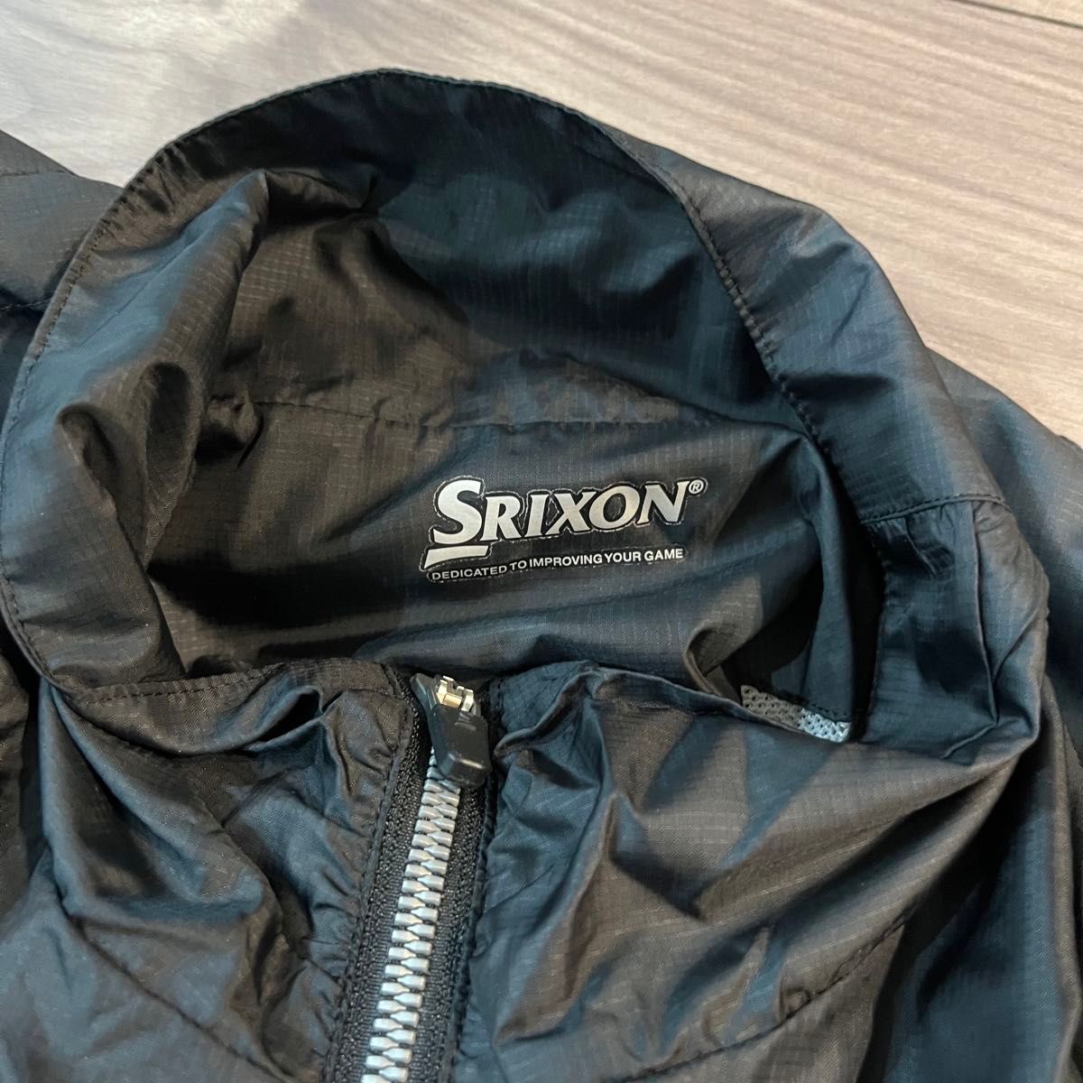 SRIXON スリクソン　蓄熱ウォームアップジャケット　Mサイズ