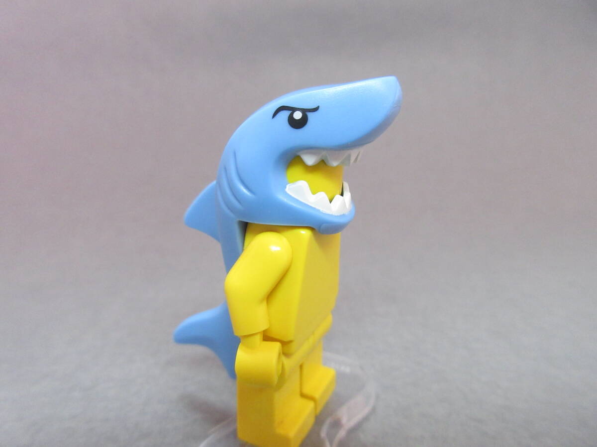 LEGO★U 正規品 未使用 サメ シャーク 着ぐるみ 被り物 ミニフィグ シリーズ 同梱可能 レゴ minifigures series ミニフィギュア 海 海中_画像1
