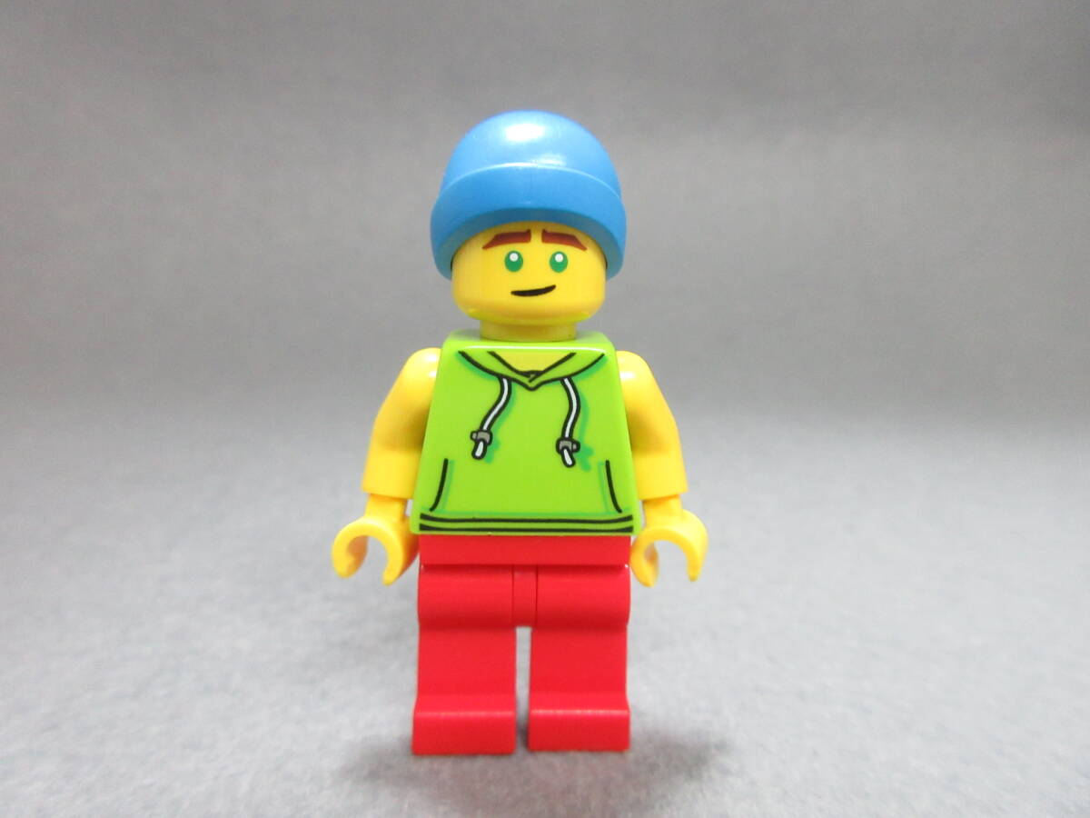 LEGO★147 正規品 青年 少年 街の人 ミニフィグ 同梱可能 レゴ シティ タウン 男 女 子供 女の子 男の子 髪の毛 トルソー レッグの画像1