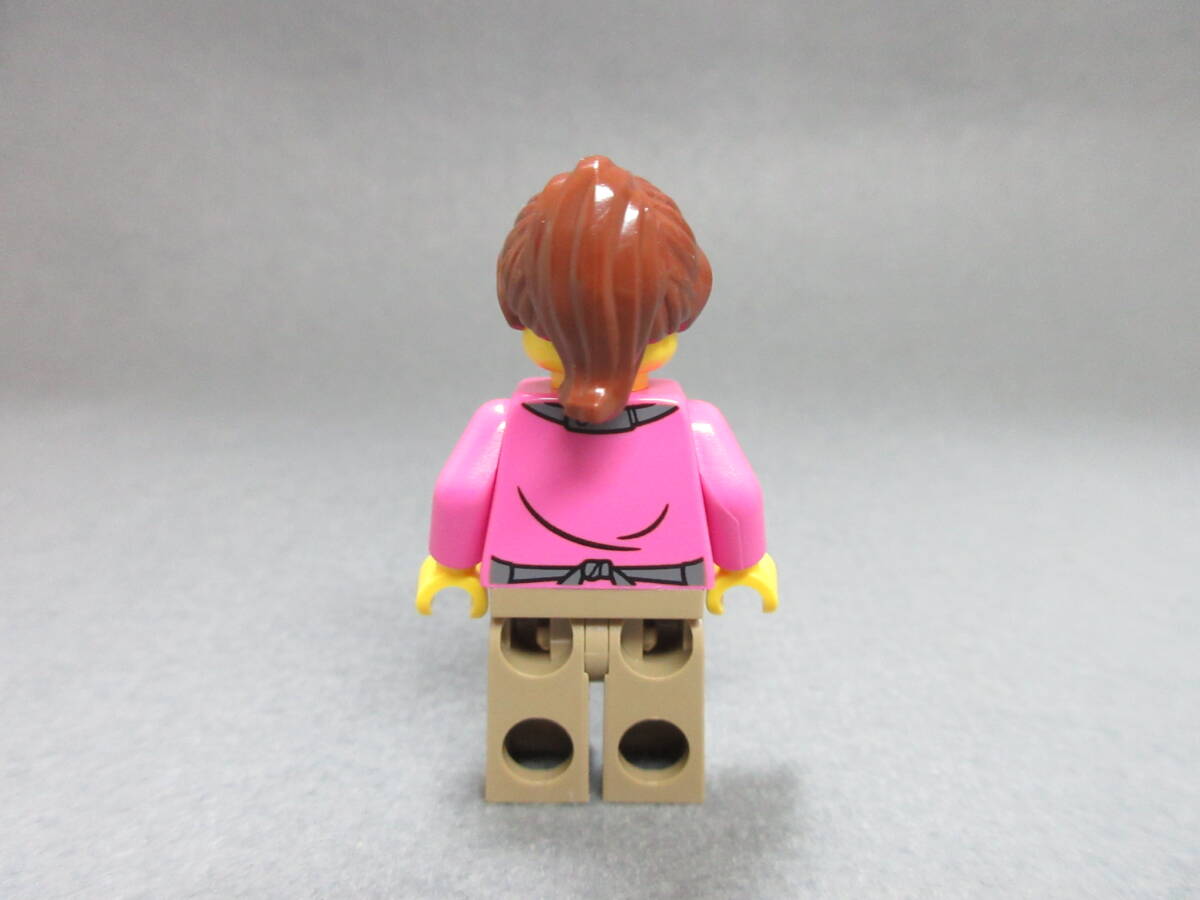LEGO★179 正規品 泥棒 強盗 街の人 ミニフィグ 同梱可能 レゴ シティ タウン 男 女 子供 女の子 男の子 髪の毛 トルソー レッグ_画像2