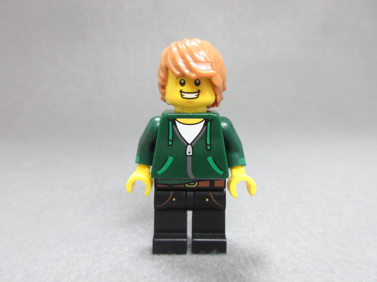 LEGO★254 正規品 青年 少年 街の人 ミニフィグ 同梱可能 レゴ シティ タウン 男 女 子供 女の子 男の子 髪の毛 トルソー レッグ_画像1