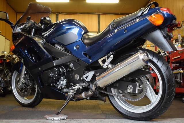 Kawasaki ZZR400 ZX400N 2007年 希少最終型 車検R6年8月 ノーマル美車 高速楽々ETC装着済 WAKO,Sオイル交換済 レスポンス抜群 E/G絶好調の画像4