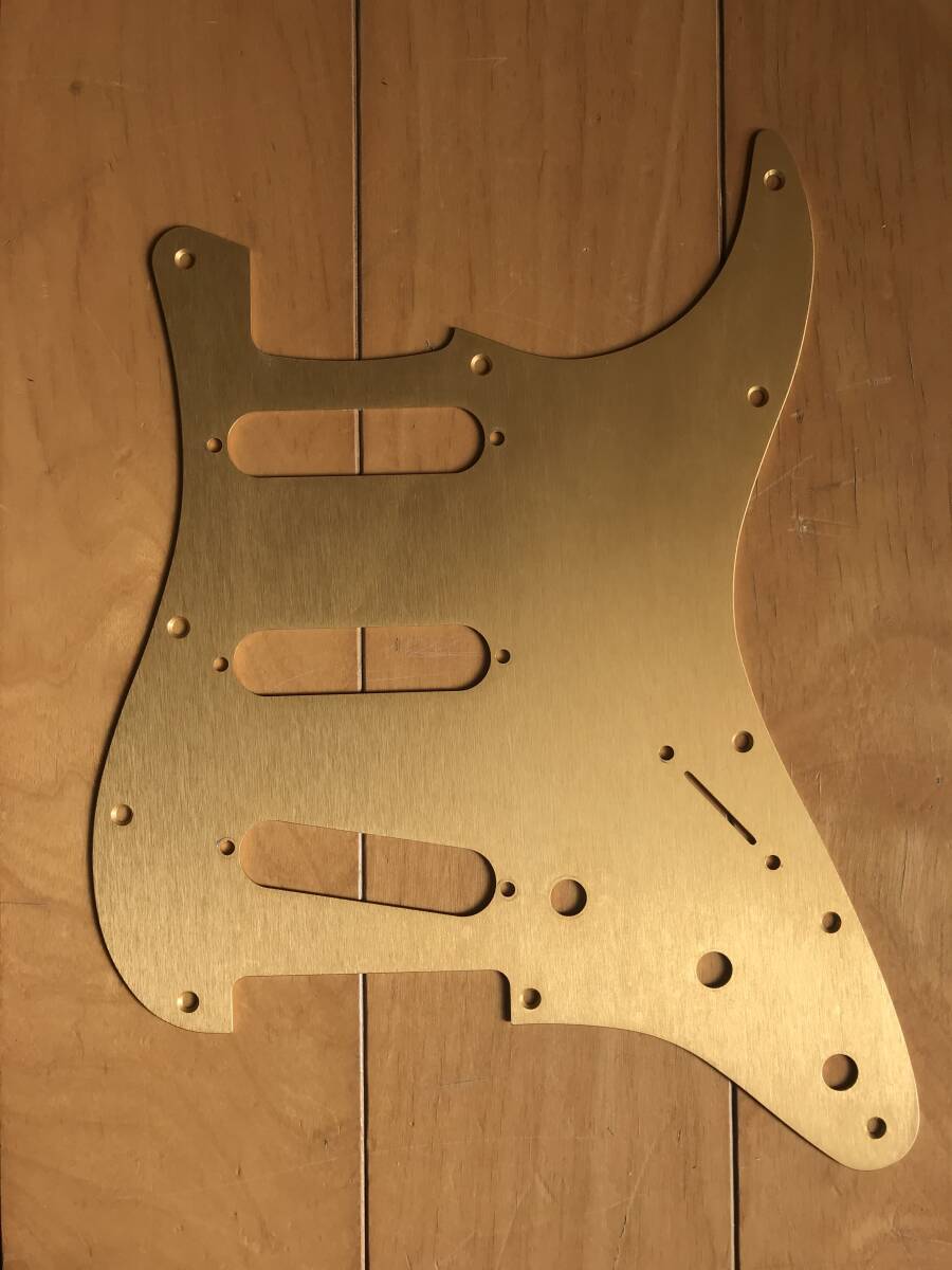 FENDER ( フェンダー ) 11-HOLE MODERN 1-PLY ANODIZED STRATOCASTER S/S/S PICKGUARD　ストラト　ピックガード_画像1
