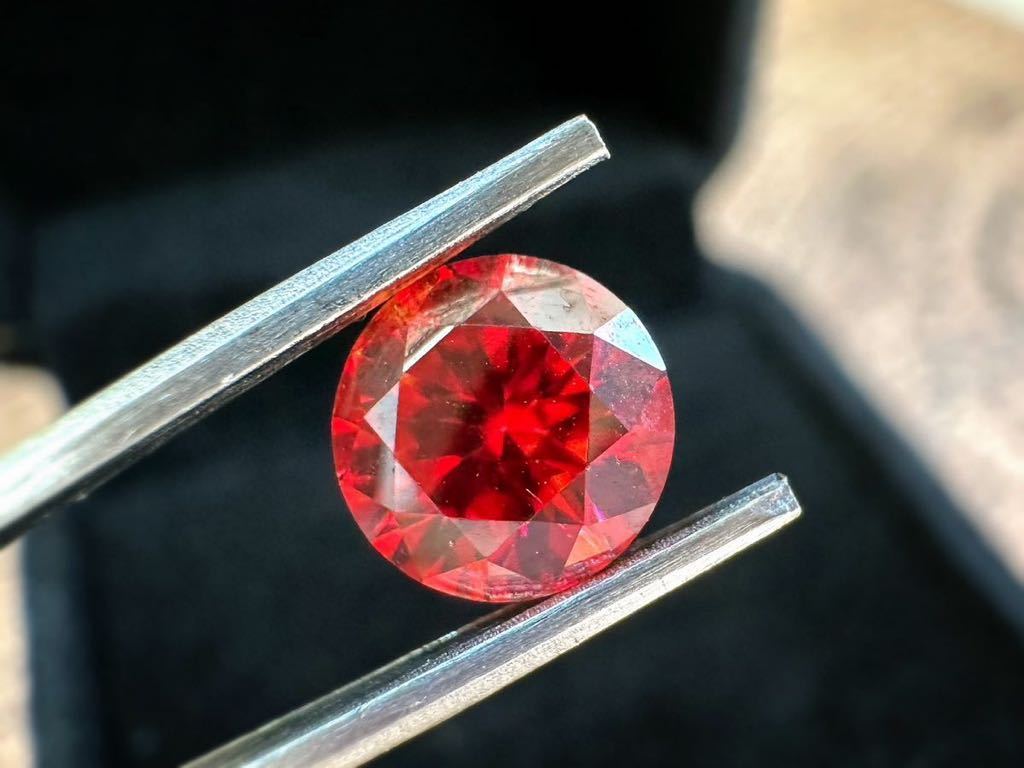モアサナイト レッド 赤 ガーネット 2.0CT 8.0mm ルース 裸石 証明書付き 人工ダイヤモンド モアッサナイト_画像1