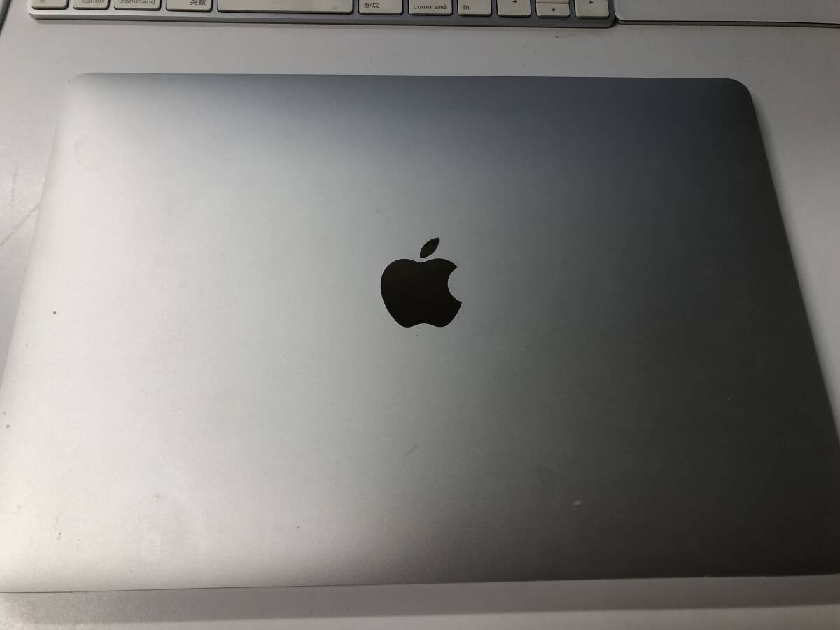 Apple MacBook Air A2179 256G シルバー　2020年 充電回数23回　　本体のみ　中古_画像1