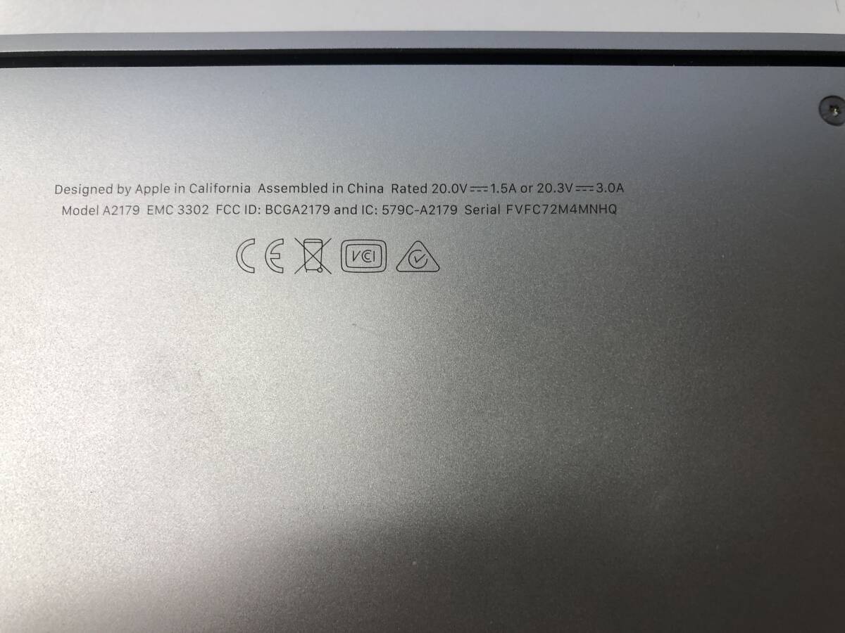 Apple MacBook Air A2179 256G シルバー　2020年 充電回数23回　　本体のみ　中古_画像3