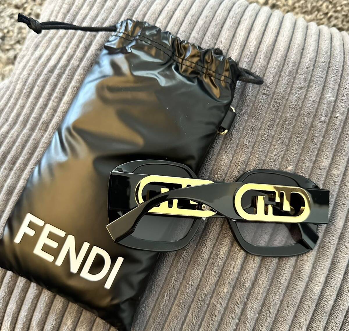 FENDI オーロック ブラックアセテート サングラス 新品未使用 FENDI オーロック ブラックアセテート サングラス 新品未使用
