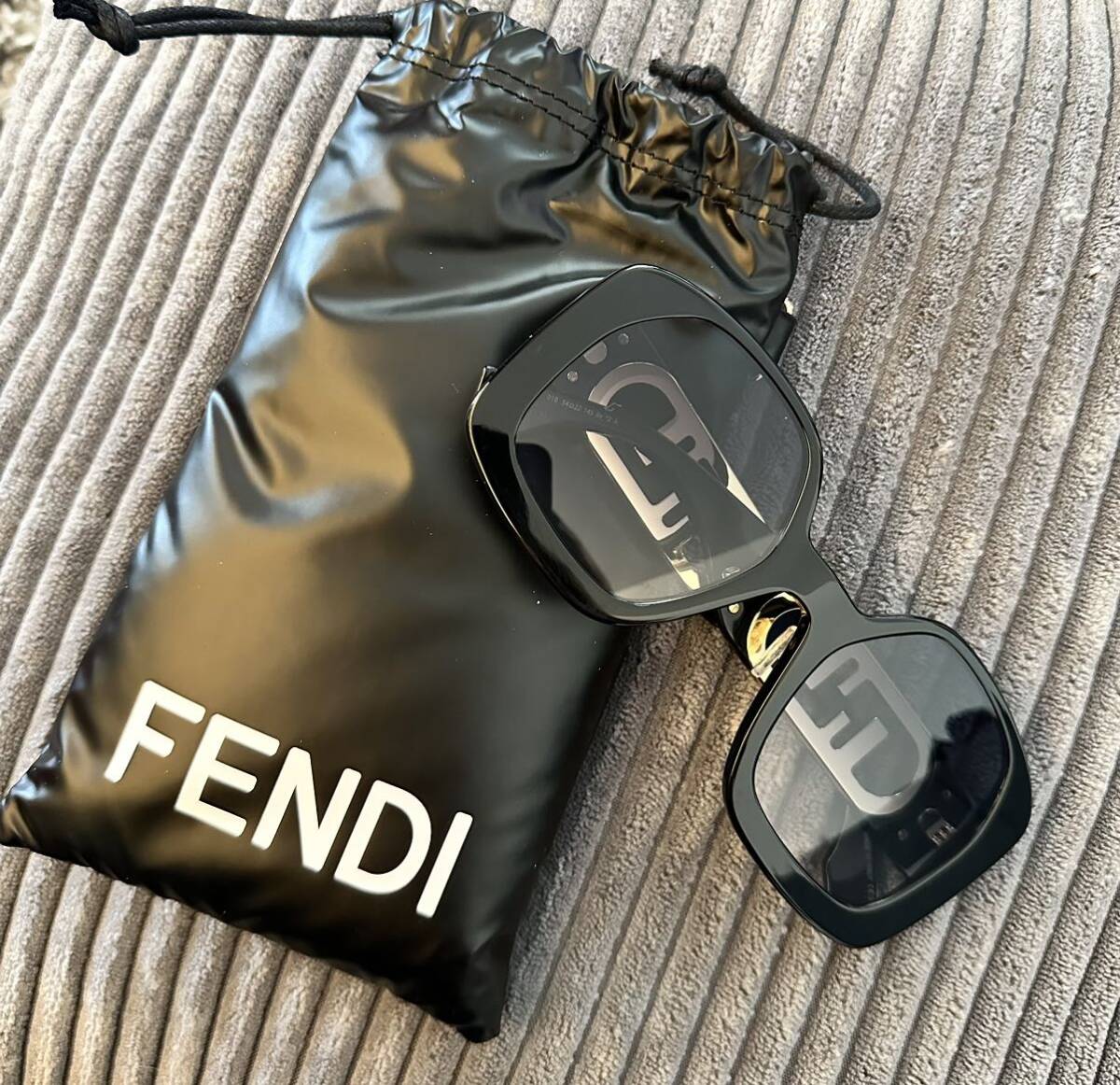 FENDI オーロック ブラックアセテート サングラス 新品未使用 FENDI オーロック ブラックアセテート サングラス 新品未使用