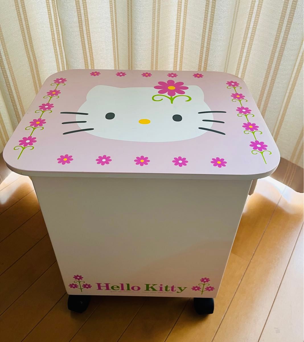 レア》ハローキティ サンリオ 収納ボックス キャスター付 木製 レア》ハローキティ サンリオ 収納ボックス キャスター付 木製