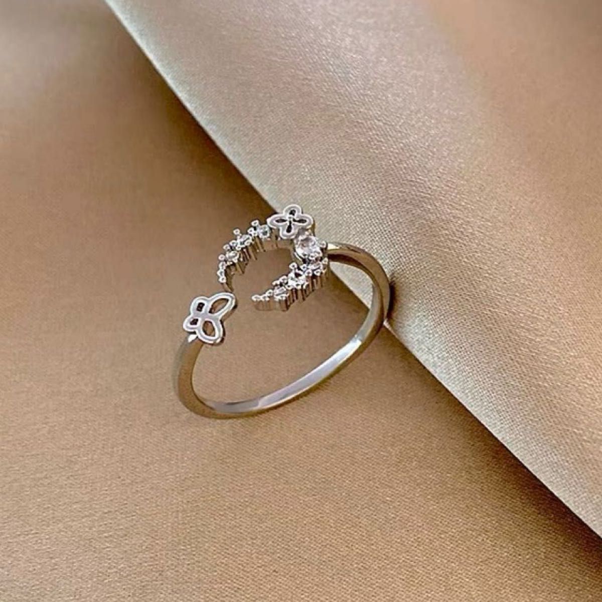 【残り2点】指輪　レディース　大人気　銀色　おしゃれ　高見え　箱付き　リング　ダイヤモンドリング　 デザインリング　調整可能