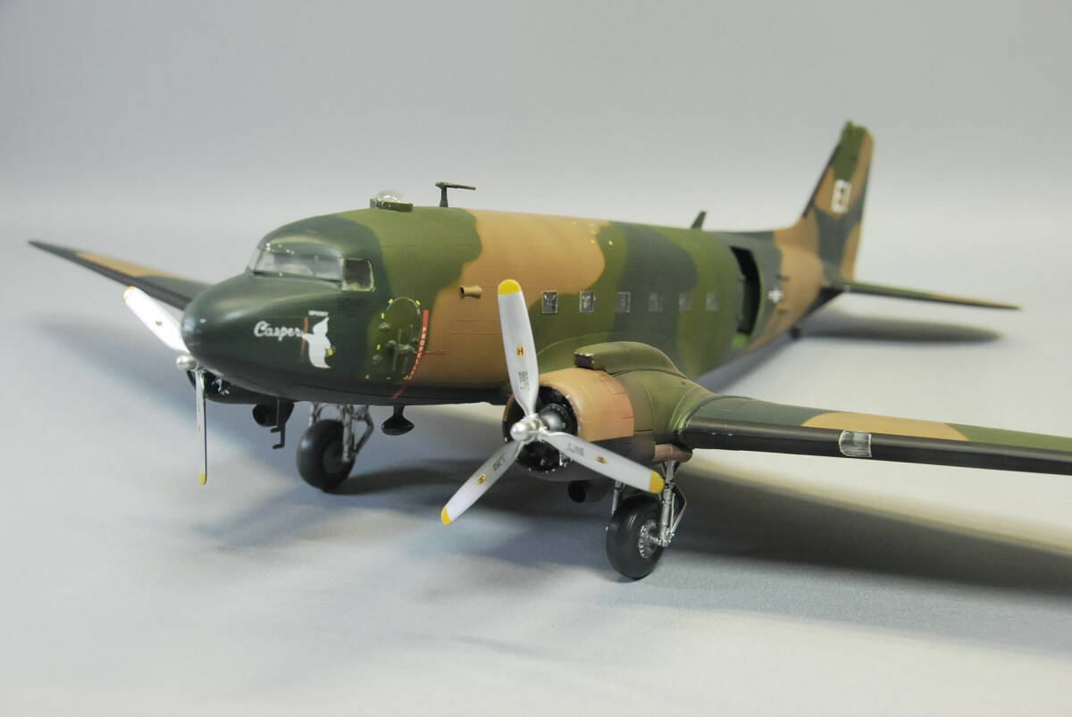 レベル/モノグラム1/48 AC-47ベトナムガンシップ 完成品_画像1