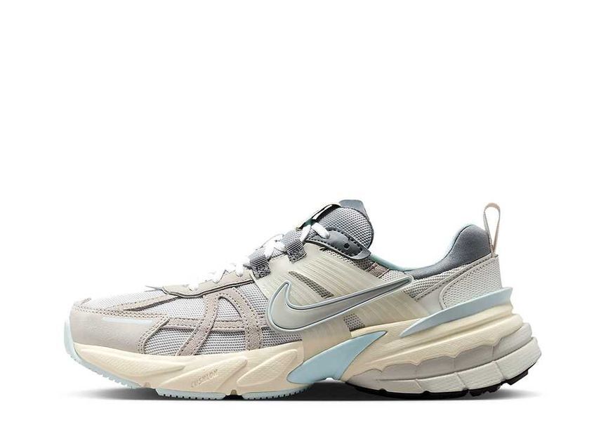 26.0cm以上 Nike WMNS V2K Run "Light Bone/Light Iron Ore/Smoke Grey/Metallic Platinum" 28.5cm FZ3596-072