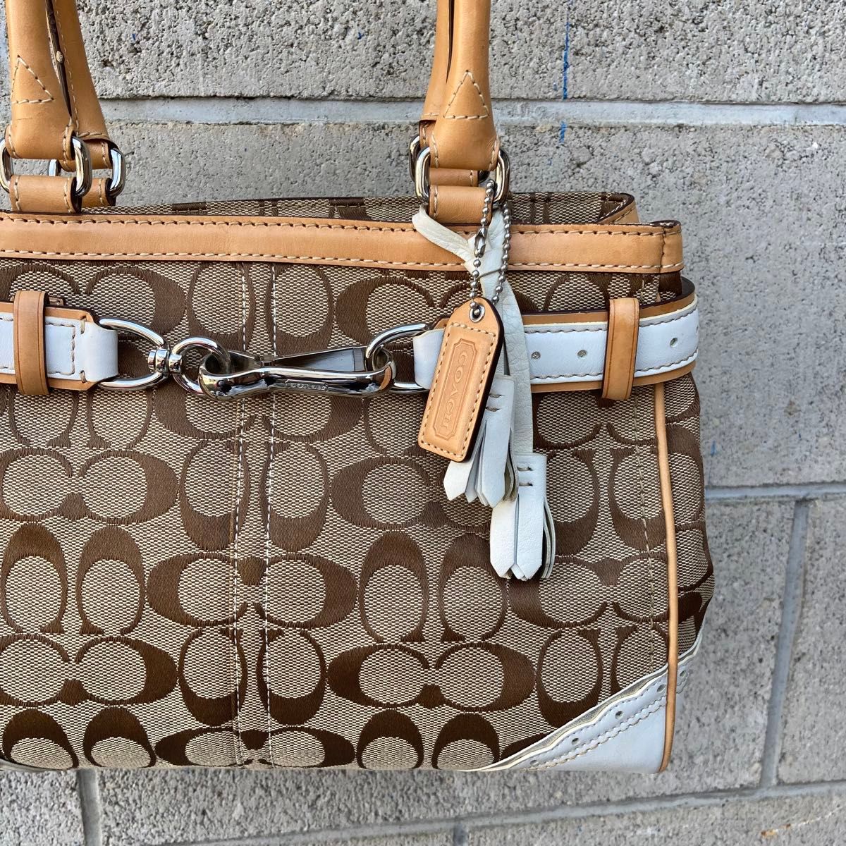 コーチ　ＣＯＡＣＨ　トートバッグ　ハンドバッグ　シグネチャー　レザー　白　送料込