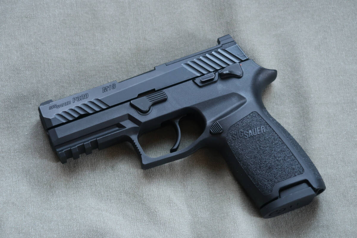 美品 VFC SIG AIRライセンスPROFORCE P320-M18 コンパクト ブラック 海外版 SIG SAUERリアル刻印スライド仕様 GBBガスブローバックP320 M18_画像1