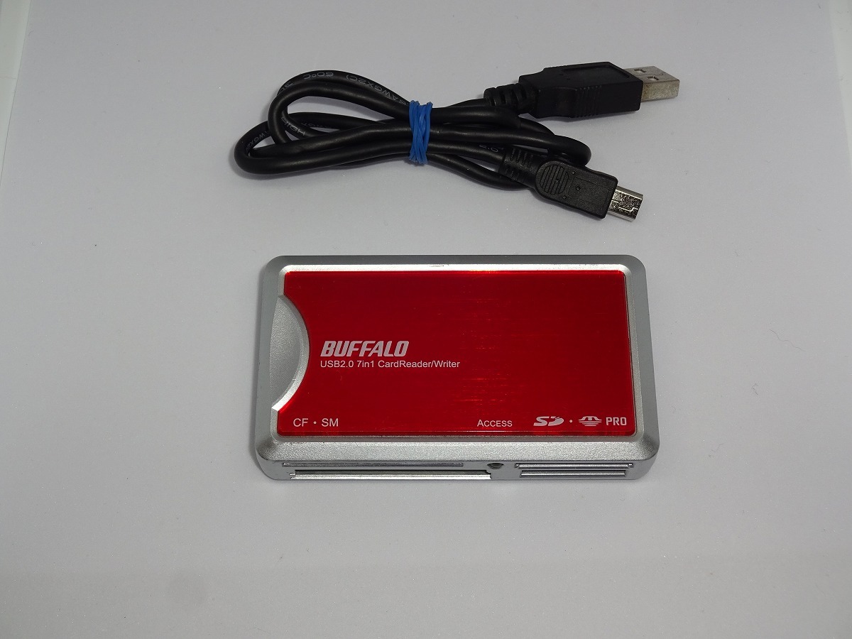 USB接続 カードリーダー BUFFALO MCR-C7H/U2-RD SDカード スマートメディア コンパクトフラッシュ メモリースティック等対応_画像3