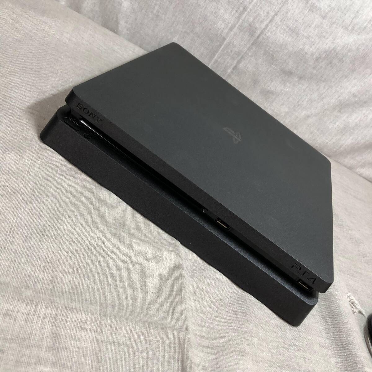 PlayStation 4 ジェット・ブラック 1TB (CUH-2200BB01)_画像4